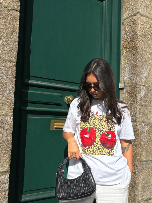T-SHIRT CERISE.